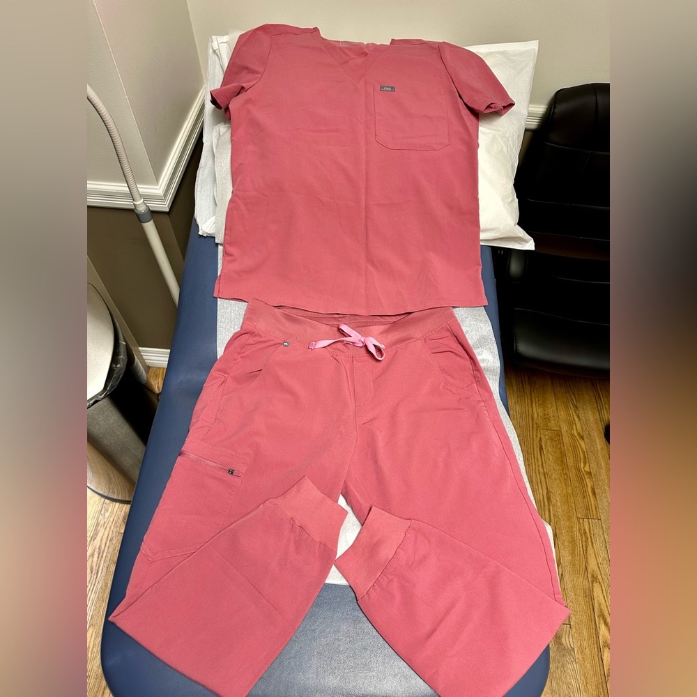Figs Breast Cancer Pink Scrub Set. Med petite pants, Med one pocket top.